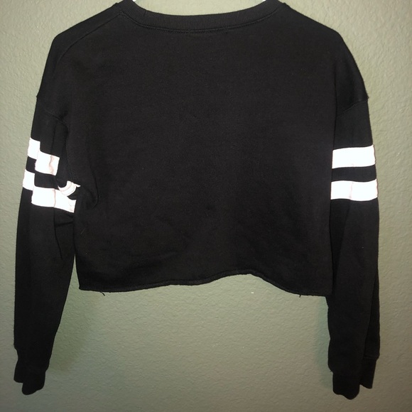 Cropped Sweatshirt - Picture 2 of 3